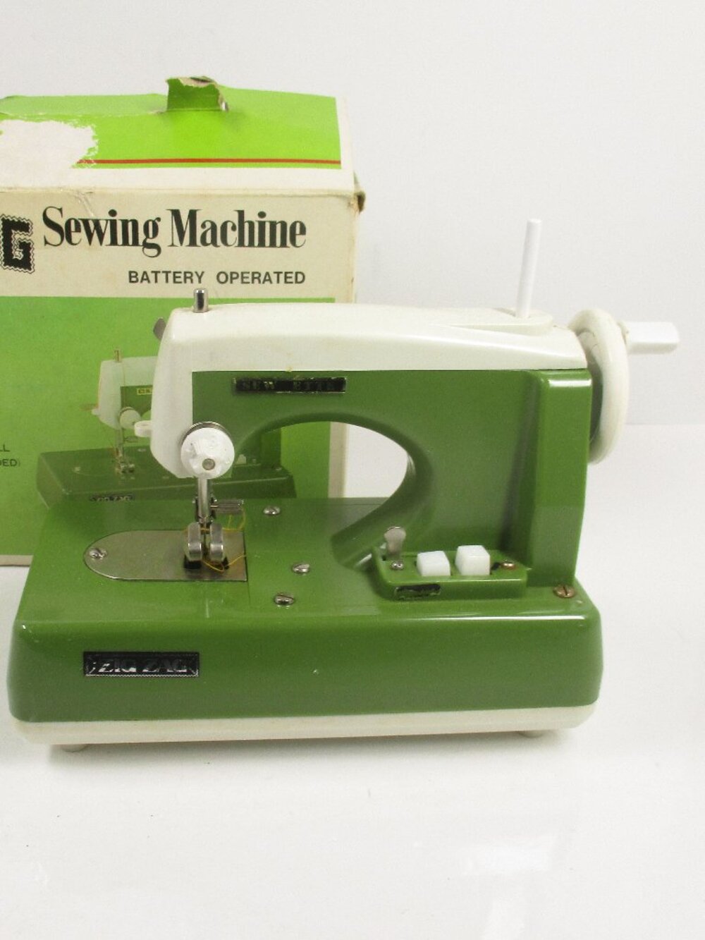 Vintage Miniature ZIG-ZAG Sewing Machine in Original Box Battery Operated TESTED